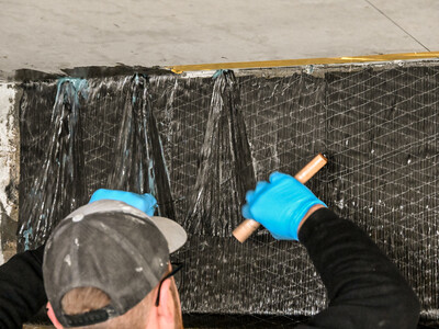 Fibrene i S&P C-Anchor skal være præcist bredt ud og hæftet til S&P C-Sheet.