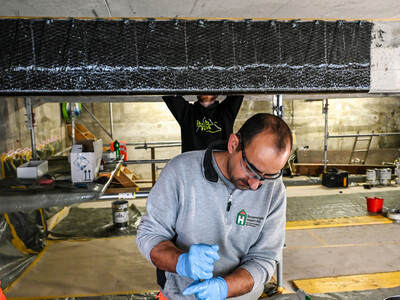 Entreprenøren forbereder S&P C-Sheet, som fungerer som det øverste lag.