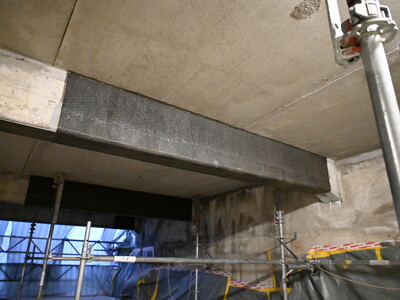 Forstærkningen af betonbjælkerne omfatter S&P C-Laminate, S&P C-Sheet og S&P C-Anchor.